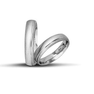 Μοντέρνες λευκόχρυσες βέρες γάμου 4.5 mm με σαγρέ φινίρισμα και λουστρέ γραμμή, διαθέσιμες σε 9, 14, 18 ή 22 καράτια, χειροποίητης κατασκευής.